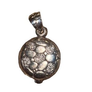 John Hardy charm - sterling silver and diamonds 💎